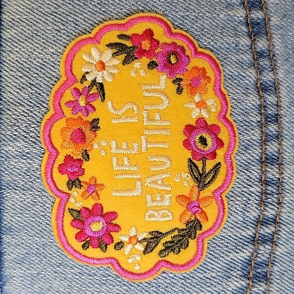 Upcycled art!!!  Hand embroidered distressed denim jacket XXL with patches - Picture 16 of 16